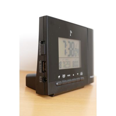 TFA digitální budík s rádiově řízeným časem a projekcí 60.5013.01 - černý