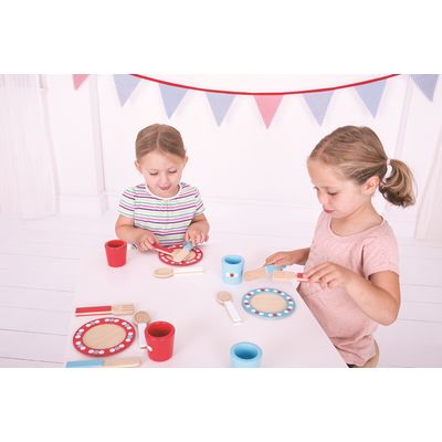 Bigjigs Toys Dřevěný jídelní servis s puntíky