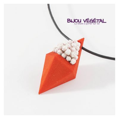 Živé šperky - Náhrdelník Diamant oranžový s trvalými bílými květy