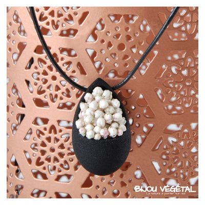 Živé šperky - Náhrdelník Slza černý s trvalými bílými květy