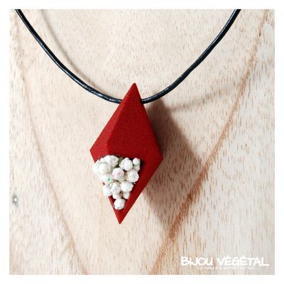Živé šperky - Náhrdelník Diamant červený s trvalými bílými květy