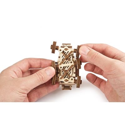 Ugears 3D dřevěné mechanické puzzle Bugina z Marsu