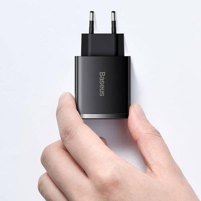 Baseus kompaktní rychlonabíjecí adaptér 2x USB-A, 1x USB-C 30W černá