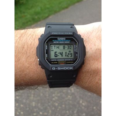 Casio DW-5600UE-1ER G-SHOCK Pánské digitální náramkové hodinky