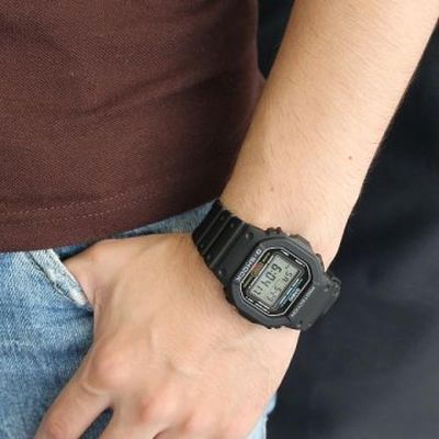 Casio DW-5600UE-1ER G-SHOCK Pánské digitální náramkové hodinky