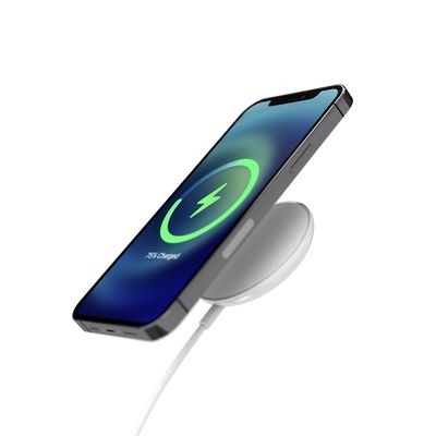 Epico bezdrátová nabíječka s podporou uchycení MagSafe a s adaptérem v balení - bílá