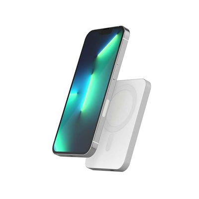 Epico 5000mAh hliníková powerbanka s podporou uchycení MagSafe - stříbrná