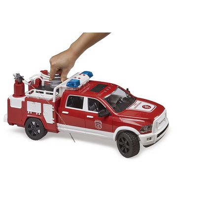 Bruder RAM 2500 Hasičský vůz se světelným a zvukovým majákem