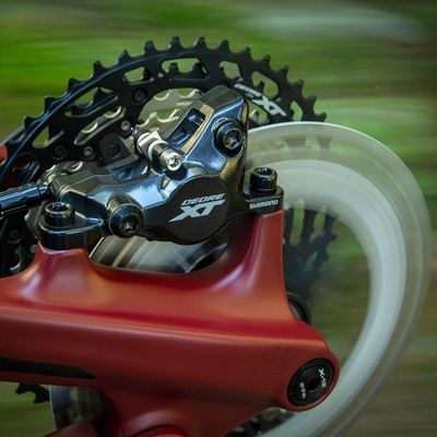 Brzdový třmen SHIMANO XT BR-M8100 přední/zadní polymer