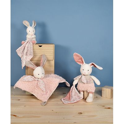 Doudou Dárková sada - Plyšový  králiček s růžovou dečkou z  BIO bavlny 15 cm