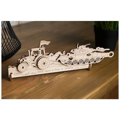 Ugears 3D dřevěné mechanické puzzle Brave UA Tractor