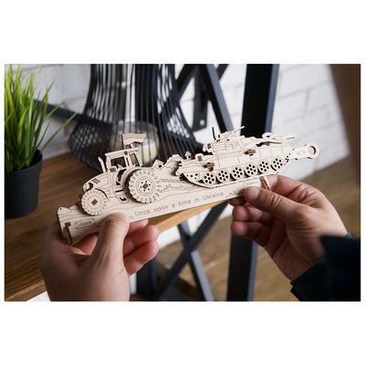 Ugears 3D dřevěné mechanické puzzle Brave UA Tractor