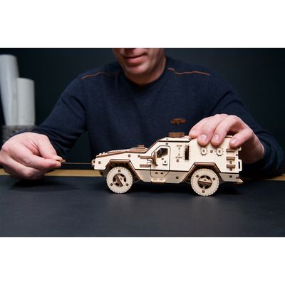 Ugears 3D dřevěné mechanické puzzle Dozor-B Combat Vehicle