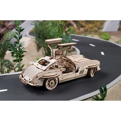Ugears 3D dřevěné mechanické puzzle Auto Winged Sports Coupe