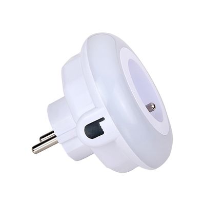 Retlux RNL 101 LED Noční světlo s průchozí zásuvkou