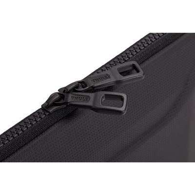Thule Gauntlet 4 pouzdro na 16 Macbook Pro TGSE2357 - černé