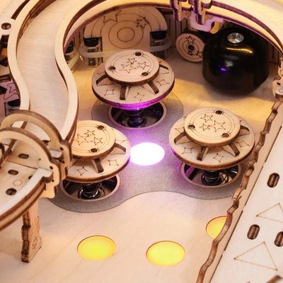 RoboTime 3D Dřevěné puzzle Hrací automat - Pinball Machine
