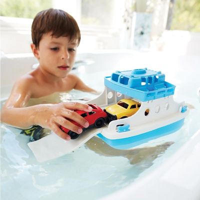 Green Toys Trajekt modro-bílý s autíčky