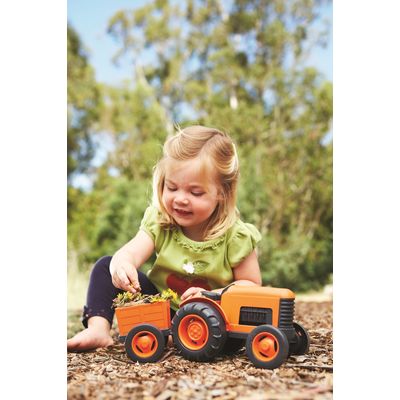 Green Toys Traktor s vlečkou oranžový