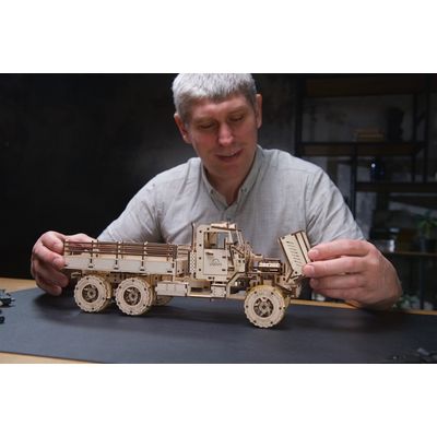 Ugears 3D dřevěné mechanické puzzle Nákladní auto CARGO