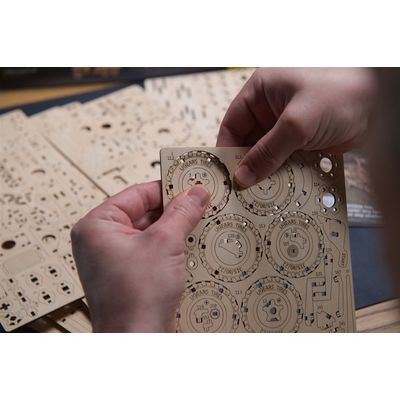 Ugears 3D dřevěné mechanické puzzle Nákladní auto CARGO