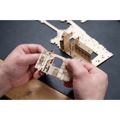 Ugears 3D dřevěné mechanické puzzle Hrad Bradavice, Harry Potter