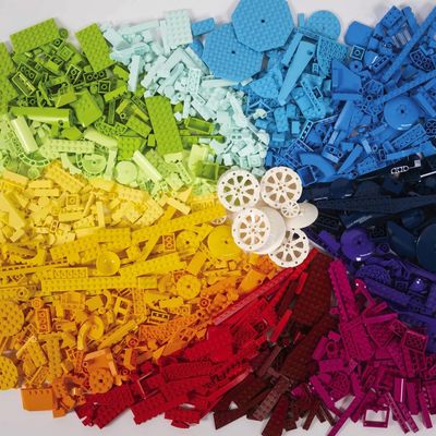 Chronicle Books Nástěnný kalendář LEGO® 2025