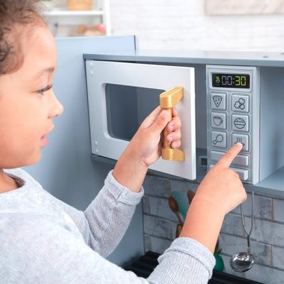 KidKraft Dřevěná kuchyňka Uptown Elite bílá