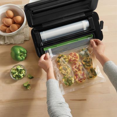 FoodSaver VS2190X Kompaktní vakuová svářečka fólií se zásobníkem - rozbalené / použité