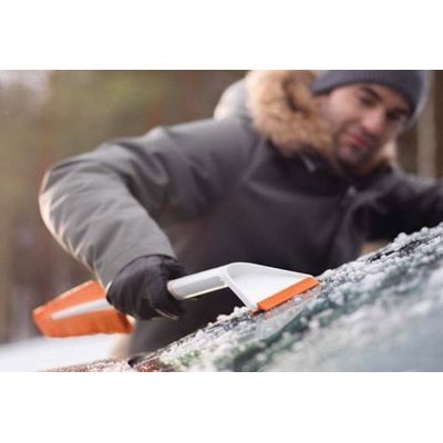 Fiskars Škrabka na led a koště SnowXpert