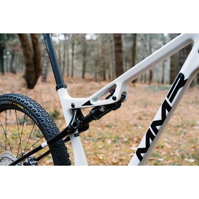 Celoodpružené kolo MMR KENTA 10 - Light Grey N Black - vel.L 24/2025