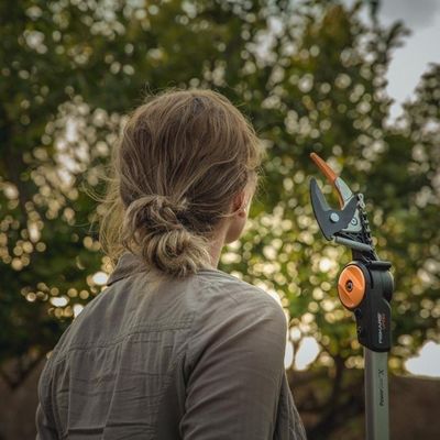 Fiskars UPX82 Univerzální zahradní nůžky PowerGear