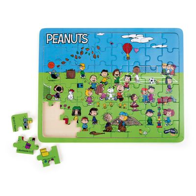 small foot  Dřevěné puzzle Snoopy na hřišti