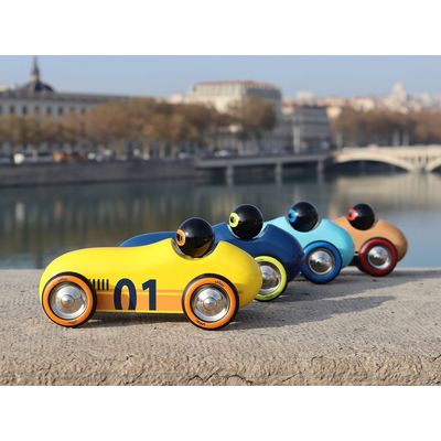 Vilac Dřevěné auto Old Sport Compet žluté