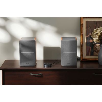 EDIFIER R1280T a WiiM Mini Smart Wi-Fi Audio Streamer