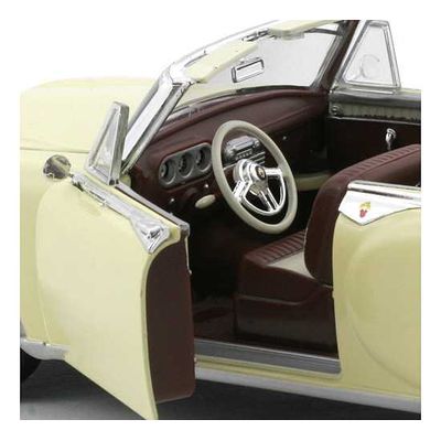 Welly Packard Carribbean (1953) 1:28 béžový
